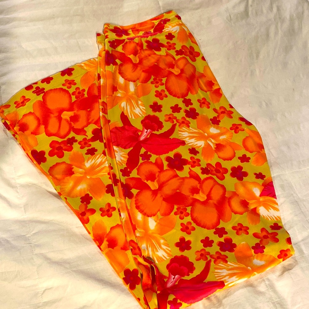 🍀Moda International soft HOT pants NWOT M